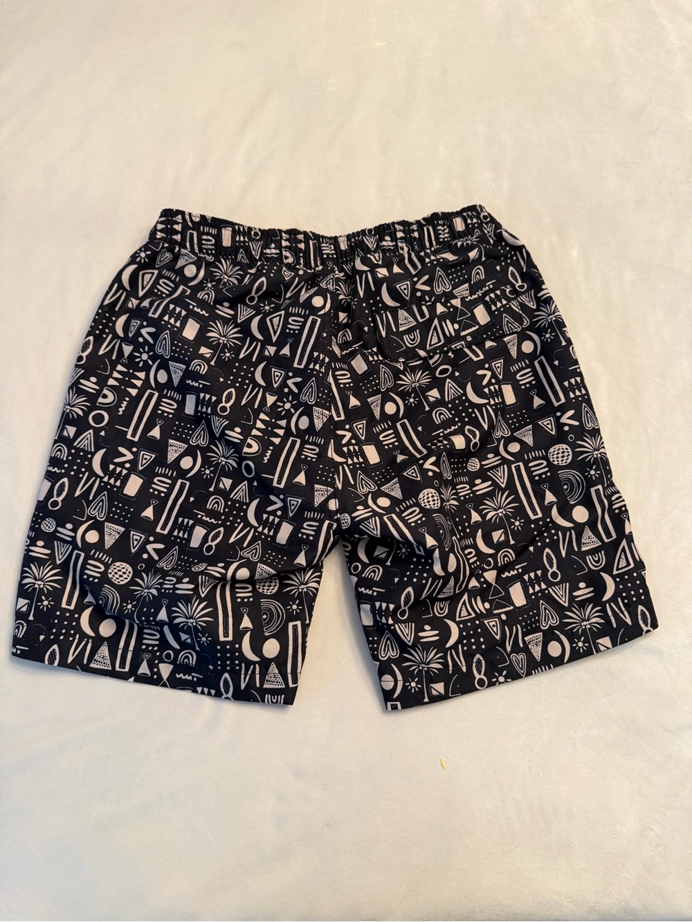 EUC! Onia The Calder Board Shorts Swim Trunks Black Tan Tribal Geo 7.5", sz S - Picture 6 of 12